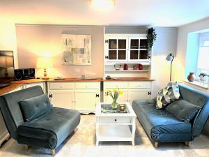 a living room with a couch and a table at Ferienwohnung Graf in Tübingen