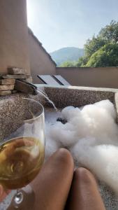 Billede fra billedgalleriet på La Terrazza Naturas con romantica mini piscina calda sui tetti i Rossana