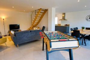 a living room with a foosball table in the middle at La Petite Loge à Azay-le-Rideau in Azay-le-Rideau