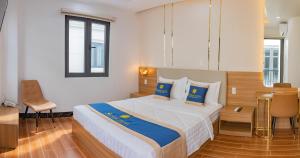 Kama o mga kama sa kuwarto sa SUNRISE Hotel Bạc Liêu