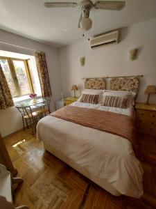 a bedroom with a large bed and a table at Mi Casa in Turre