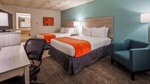 Postel nebo postele na pokoji v ubytování Best Western Inn Tooele