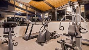 Fitness centrum a/nebo fitness zařízení v ubytování Best Western Inn Tooele
