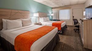 Postel nebo postele na pokoji v ubytování Best Western Inn Tooele