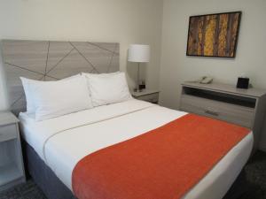 Postel nebo postele na pokoji v ubytování Best Western Inn Tooele