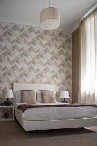 a bedroom with a bed and two lamps and a wall at O'Porto Seven - Guest House in Porto