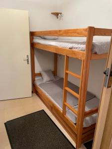 a couple of bunk beds in a room at Appartements Confort Saint François Longchamp in Saint-François-Longchamp