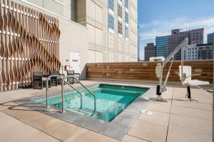 a swimming pool on the rooftop of a building at Oakland 1BR w AC WD Sky Deck next to BART SFO-524 in Oakland