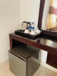 a table with a coffee maker on a counter at Aradhana Airport Transit hotel in Katunayaka