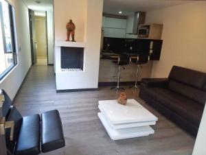 Zona de estar de NUEVO! Acogedor apartamento de 1 hab en Usaquén