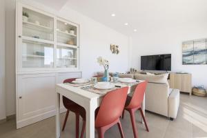Μια τηλεόραση ή/και κέντρο ψυχαγωγίας στο The Sunset House - Punta Candor Beach