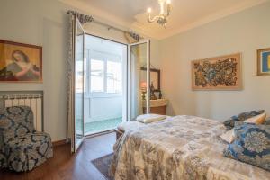 Katil atau katil-katil dalam bilik di luxury suite in Sanremo center