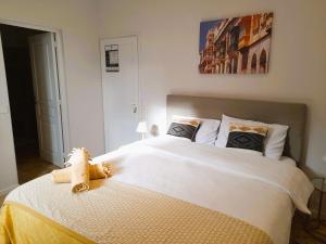 Postel nebo postele na pokoji v ubytování Palazzo Pisani Malta Boutique and SPA