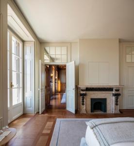 a living room with a fireplace and a bed at Verride Palácio Santa Catarina in Lisbon