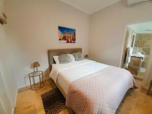 Postel nebo postele na pokoji v ubytování Palazzo Pisani Malta Boutique and SPA