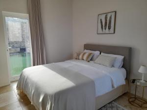 Postel nebo postele na pokoji v ubytování Palazzo Pisani Malta Boutique and SPA
