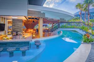 Bazén v ubytování Courtyard by Marriott Bali Nusa Dua Resort nebo v jeho okolí