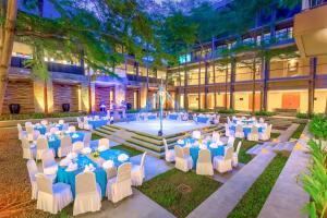 Zahrada ubytování Courtyard by Marriott Bali Nusa Dua Resort + 37 fotografií