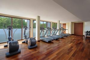 Fitness centrum a/nebo fitness zařízení v ubytování Courtyard by Marriott Bali Nusa Dua Resort