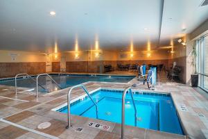 a large swimming pool in a hotel room at Chicago Marriott Southwest at Burr Ridge in Burr Ridge