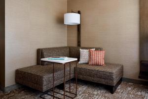 Posezení v ubytování Chicago Marriott Southwest at Burr Ridge