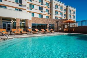 a swimming pool in front of a building at Courtyard by Marriott Dallas Midlothian at Midlothian Conference Center in Midlothian