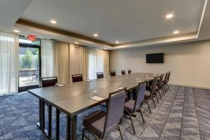 a large conference room with a long table and chairs at Courtyard Lexington South/Hamburg Place in Lexington