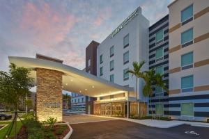 une représentation de l'avant d'un hôtel dans l'établissement Fairfield by Marriott Inn & Suites West Palm Beach, à West Palm Beach