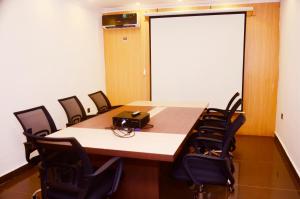 The business area and/or conference room at Ivy Hotel Emerald