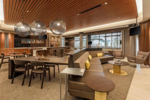 Loungen eller baren på SpringHill Suites by Marriott Tallahassee North