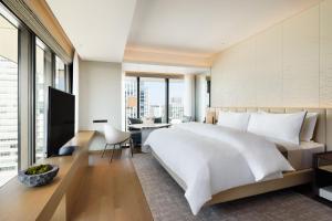 TV a/nebo společenská místnost v ubytování The Westin Yokohama