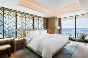 Postel nebo postele na pokoji v ubytování The Westin Yokohama