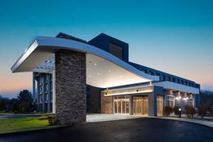 a large building with a curved roof at Fairfield Inn & Suites Springfield Enfield in Springfield
