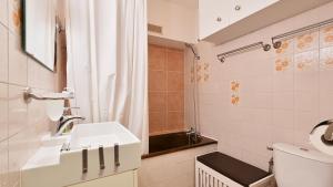 Zdjęcie z galerii obiektu Les Sarrazins- 23- Studio spacieux- 2 pers w Cap d'Agde