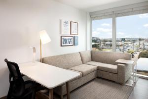 Area soggiorno di Element Austin at The Domain