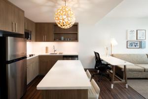 Cucina o angolo cottura di Element Austin at The Domain