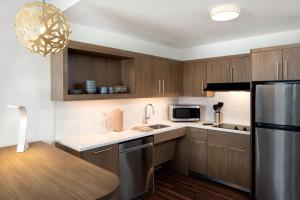 Cucina o angolo cottura di Element Austin at The Domain