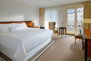 Postel nebo postele na pokoji v ubytování The Westin Grand Berlin + 37 fotografií