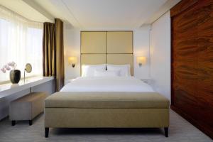 Postel nebo postele na pokoji v ubytování The Westin Grand Berlin