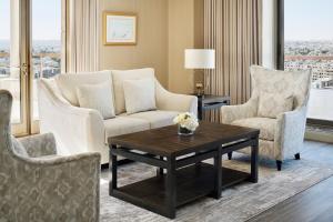 Posezení v ubytování Sheraton Amman Al Nabil Hotel