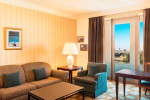 Posezení v ubytování Sheraton Amman Al Nabil Hotel