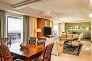 TV a/nebo společenská místnost v ubytování Sheraton Amman Al Nabil Hotel