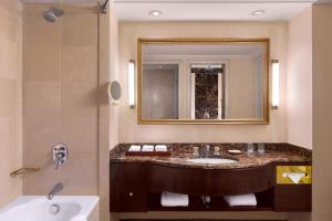 Koupelna v ubytování Sheraton Amman Al Nabil Hotel