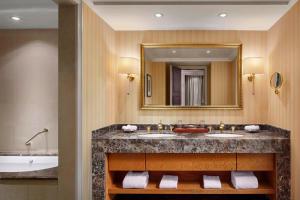 Koupelna v ubytování Sheraton Amman Al Nabil Hotel