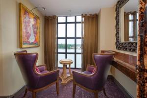 Posezení v ubytování The Bohemian Hotel Savannah Riverfront, Autograph Collection