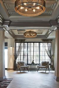 a lobby with two chairs and a ceiling with a chandelier at Rochester Airport Marriott in Rochester