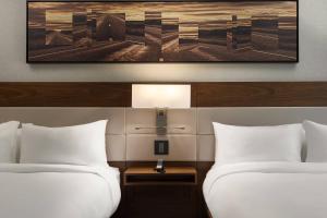 Postel nebo postele na pokoji v ubytování AC Hotel by Marriott Austin-University