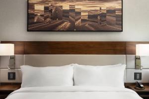 Postel nebo postele na pokoji v ubytování AC Hotel by Marriott Austin-University