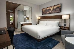 Postel nebo postele na pokoji v ubytování AC Hotel by Marriott Austin-University