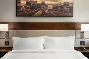 Postel nebo postele na pokoji v ubytování AC Hotel by Marriott Austin-University